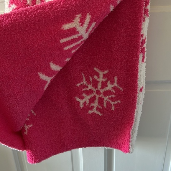 Tik Tok Nicole Miller Oversized Snowflake Blanket - Picture 3 of 3